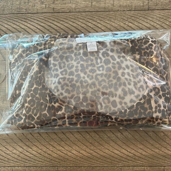 Purr 😸 like a Leopard 🐆 in this Sleek, Soft & Stylish Animal 🦒 Print Blouse. - Picture 15 of 17